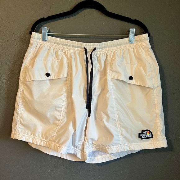 North Face Shorts White - Picture 1 of 1